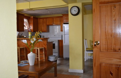 Wotton Apartment | Self Contained, Self Service, 2 Bedroom, 1 Bathroom, Air Conditioned