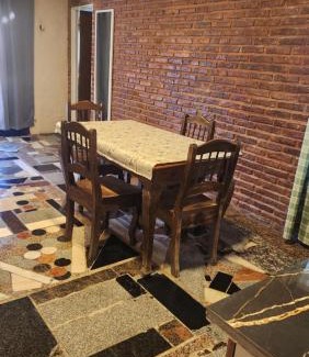 Pueblo Andino House | Sencilla, frente al río