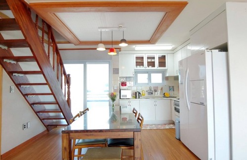 Pyoseon House | Seogwipo Jijunghae Pool Villa Pension