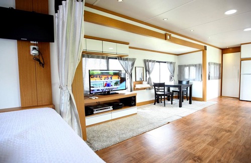 Pyoseon House | Seogwipo Pyoseoncaravan
