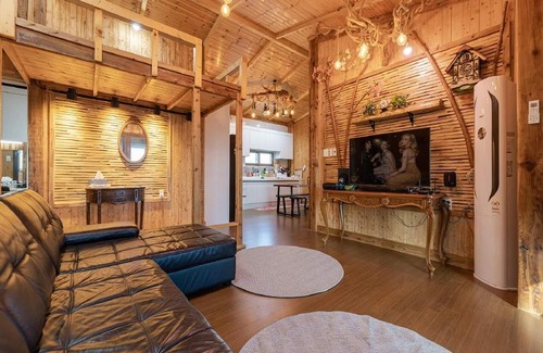 Andeok House | Seogwipo Unyeong Pension