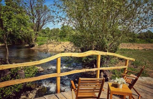 Vojnic House | Seosko Imanje Na Obali Rijeke