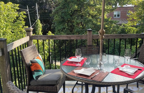 Hochelaga Apartment | Serein, cosy and comfortable upper duplex near metro Joliette (green line)
