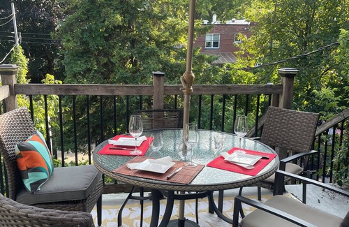 Hochelaga Apartment | Serein, cosy and comfortable upper duplex near metro Joliette (green line)