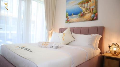 Masdar City Apartment | Serene 1BR Oasis 2 Retreat with Pool - Easy Airport Access & Near Masdar Park