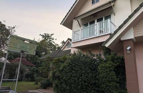 Thung Song Hong House | Serene 3-bedroom house in Bangkok with WiFi
