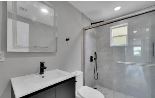 Fort Lauderdale House | Serene 3-Bedroom renovated house with AC in Fort Laudable