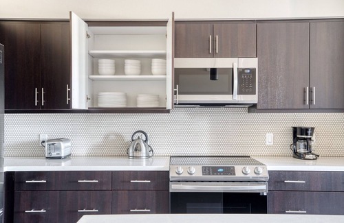 Burlingame Apartment | Serene Burlingame 2BR w/Roof, Gym & W/D, nr Caltrain, by Blueground