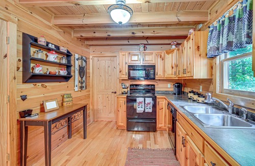 Reserve at Fairystone Cabin | Serene Cabin < 1 Mi to Fairy Stone State Park!