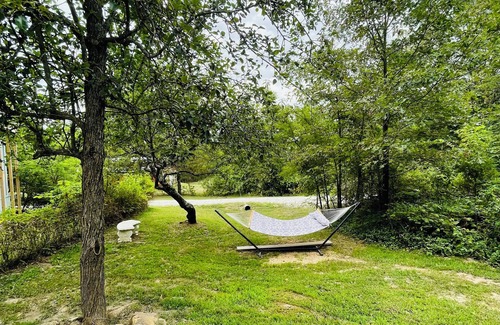Garfield Cabin | Serene container tiny home with 1 bedroom and WiFi, AC in scenic Garfield