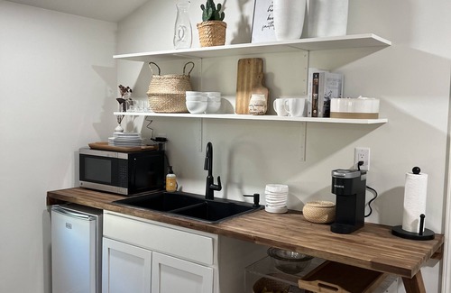 Kernersville House | Serene & Cozy Bungalow with 1 bedroom and WiFi, AC in peaceful Kernersville