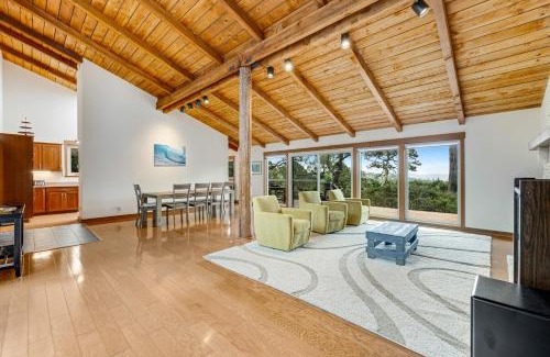 Del Monte Forest House | Serene Crest