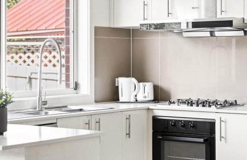 Panania House | Serene Double Room in Panania - Close to Stations & Shops - Shared Bathroom