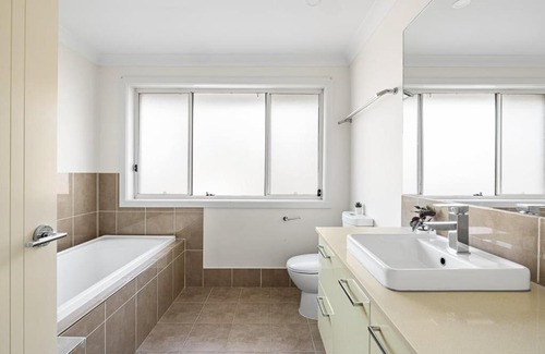 Panania House | Serene Double Room in Panania - Close to Stations & Shops - Shared Bathroom