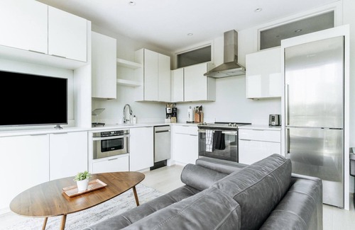 H Street Corridor Apartment | Serene H Street 2BR w/W/D, nr Bus Stops & Restaurants, by Blueground