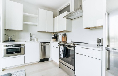 H Street Corridor Apartment | Serene H Street 2BR w/W/D, nr Bus Stops & Restaurants, by Blueground