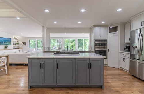 Gainesville House | Serene Lakeside Cottage | Sunset Views | Dock | Firepit + EV Charger!