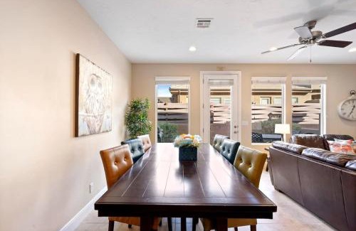 Washington House | Serene Oasis Near Zion - Pools Gym & Fishing Pond