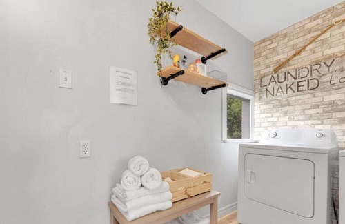 Paris House | Serene Oasis with 3BR plus Balcony Deck BBQ Grill