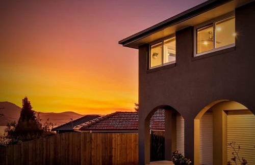 Tranmere House | Serene Oceana - Savoring the gentle Tassie breeze