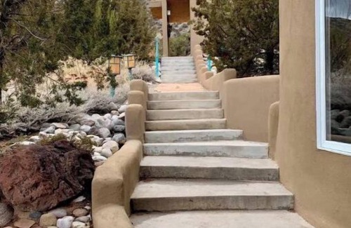 Ojo Caliente House | Serene Ojo Casita/mtn. views