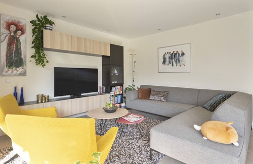 Alkmaar Apartment | Serene Parkside Retreat