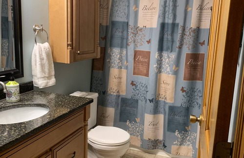 Juneau House | Serene, Quiet and Beautiful House with a Stunning Western Lake View