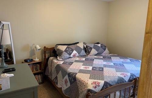 Juneau House | Serene, Quiet and Beautiful House with a Stunning Western Lake View