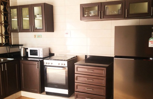 Entebbe House | Serene Retreat with Golf Course, Beach & Wellness Centre Nearby