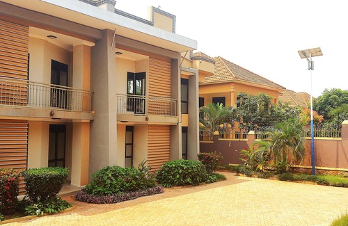 Entebbe House | Serene Retreat with Golf Course, Beach & Wellness Centre Nearby