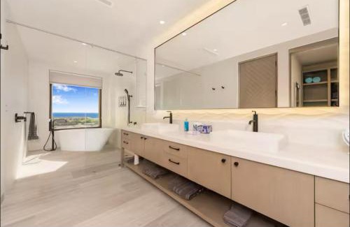 Sunset Beach Apartment | Serene Shores Elegant 3BR Escape with Golf cart