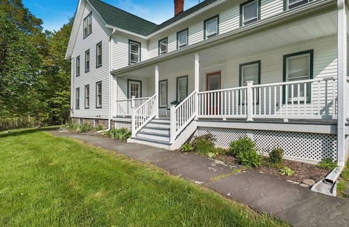 Maplecrest House | Serene Spacious Country Escape 200 Acres & Hiking!