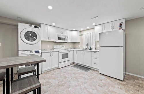 Kamloops House | Serene Villa With Pool & HotTub