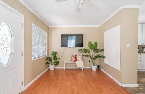 Harbor House | Serene Yard Porch at Signal Hill - Close to the Beach