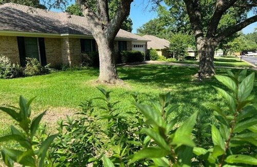 Tyler House | Serengeti a hardy 3 bedroom house, doggie door, TV in BDRMSn