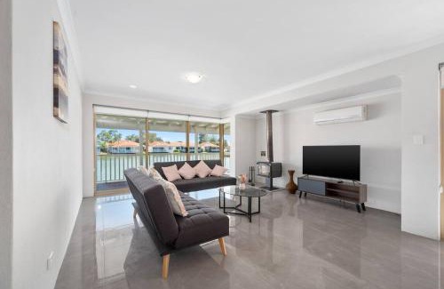 South Yunderup House | Serenity By The Lake