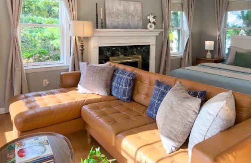 Monroe Apartment | Serenity Haven - A Modern Retreat