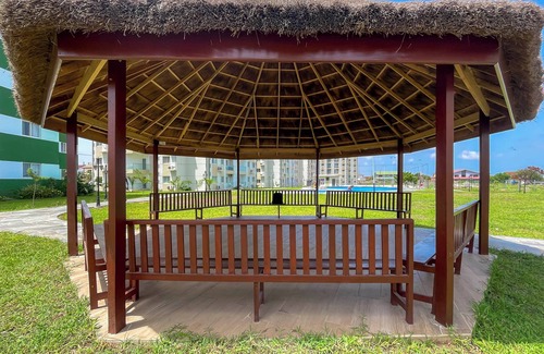 Sakumono Apartment | Serenity Haven | Gated | Pool | WiFi | Sea View Junction Mallnn