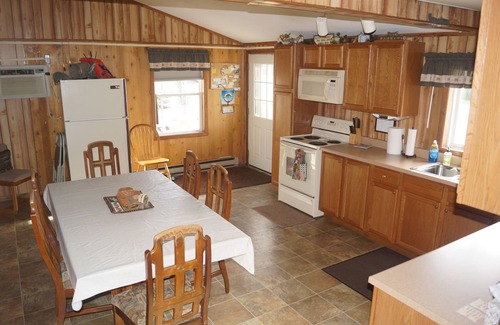 Waverly Cabin | Serenity in our 3-bedroom lodge in rural Florence