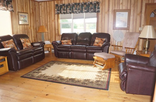Waverly Cabin | Serenity in our 3-bedroom lodge in rural Florence
