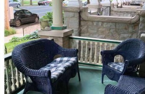 Lancaster House | SERENITY IN THE CITY - 5 BR College Ave by F & M