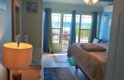 Cotton Tree Bay House | Serenity On The Bay2 - Two Bed Apt Close to Supermarkets, Shops and Restaurants!