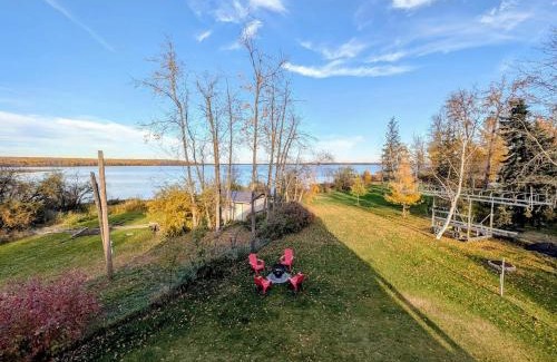 Central Alberta House | Serenity on the Vista's Point at Lac La Nonne