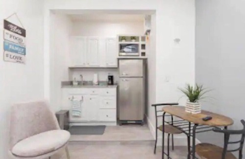 Greater Northdale Apartment | *Serenity place* Hosted by Ricky & Tania