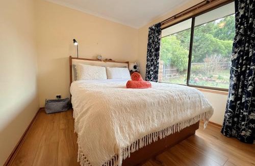 Howrah House | Serenity Retreat with 10 Min to City and Airport