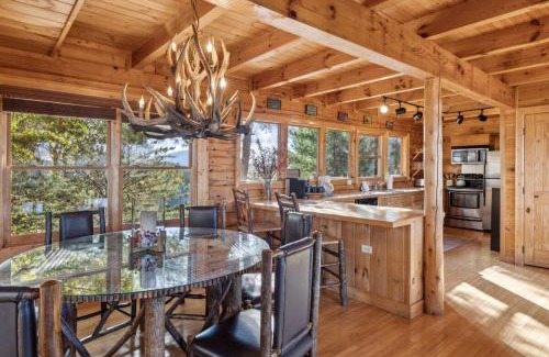 Gatlinburg - Pigeon Forge Ski Chalet | Serenity - Sweeping Mountain VIEWS From Every Room