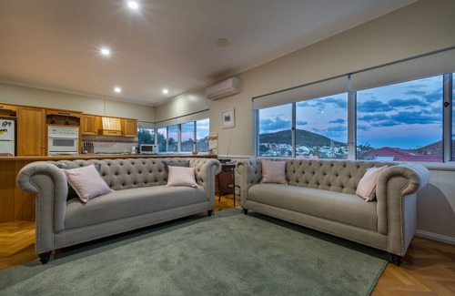 Albany House | Serpentine Rose