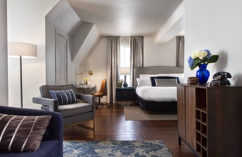 Downtown Hotel | Seven Gables, St. Louis West, a Tribute Portfolio Hotel
