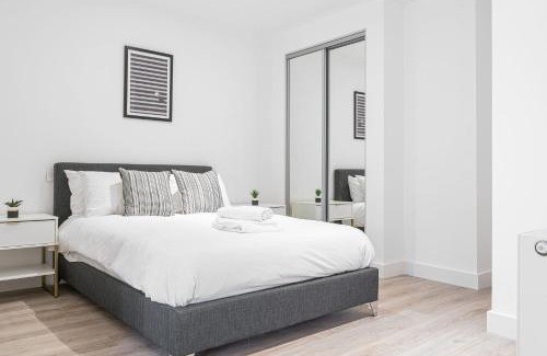 Barnt Green Apartment | Seven Living Residences Solihull - Close to NEC & BHX - Free Parking