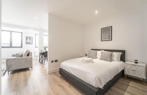Barnt Green Apartment | Seven Living Residences Solihull - Close to NEC & BHX - Free Parking